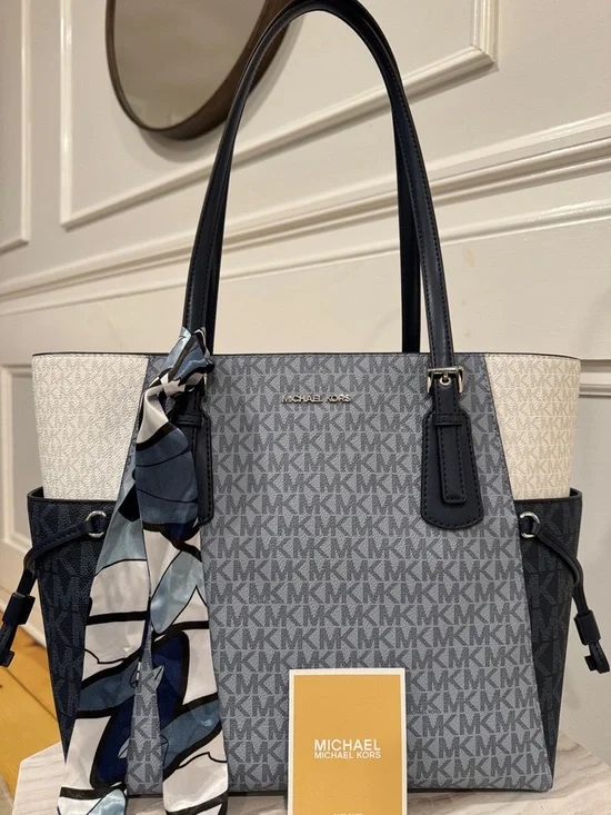 Michael Kors Jet Set Signature Blue White Tote - Picture 4 of 17